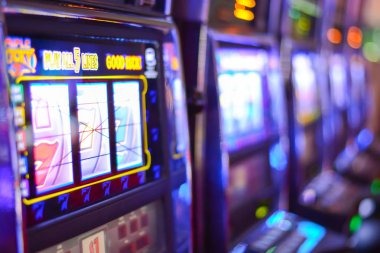 Sic Bo Dadu live dealer studio on cipit188 showing three dice, betting table, and multi-camera feed of live roll